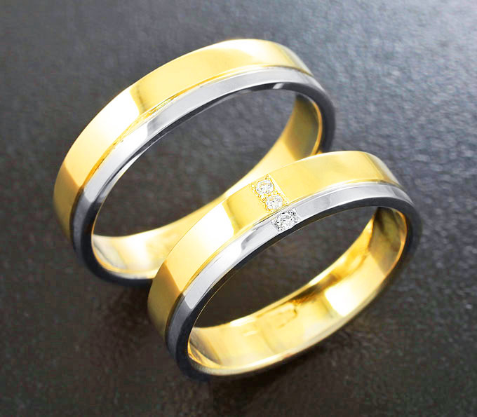 Золото Два кольца c бриллиантами