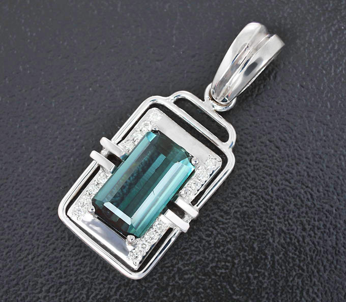 Золото Кулон с синим турмалином и бриллиантами