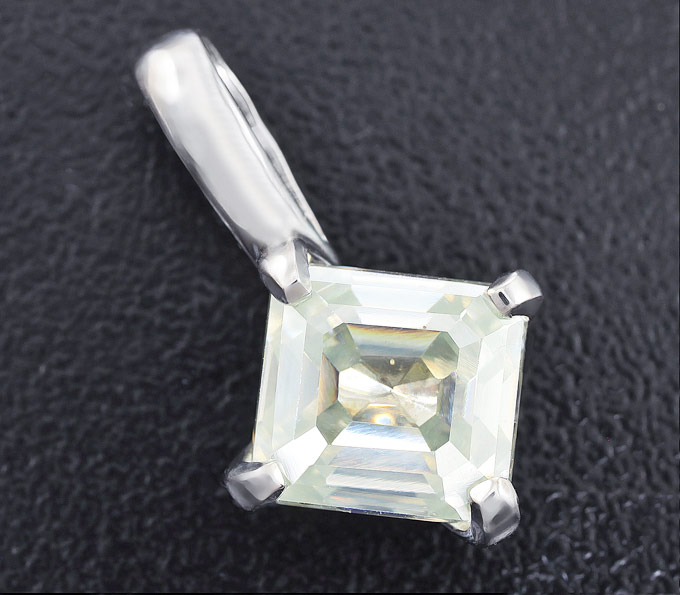 Серебро 925 Кулон с муассанитом