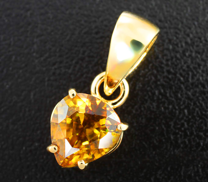Золото Кулон с золотистым сфеном