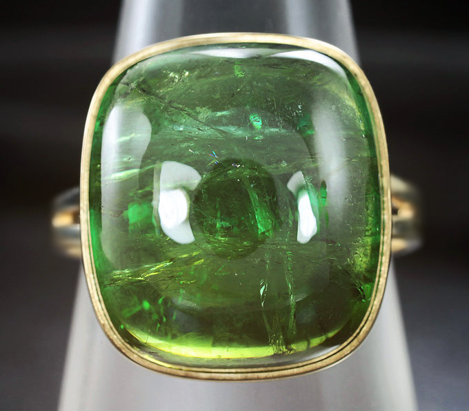 Кольцо с крупным зеленым турмалином