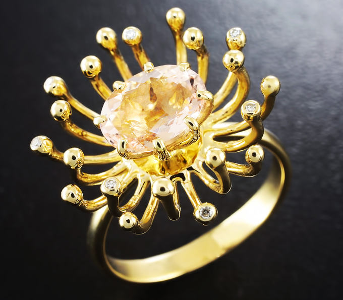 Золото Кольцо с морганитом и бриллиантами