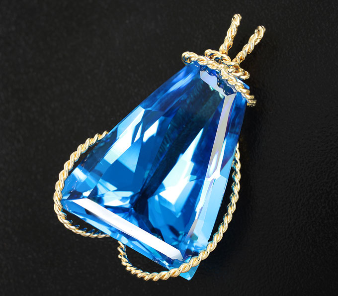 Золото Кулон с топазом авторской огранки