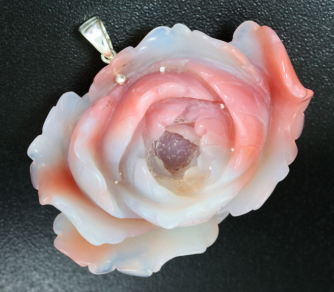 Серебро 925 Камея-подвеска «Пион» из цельного халцедона