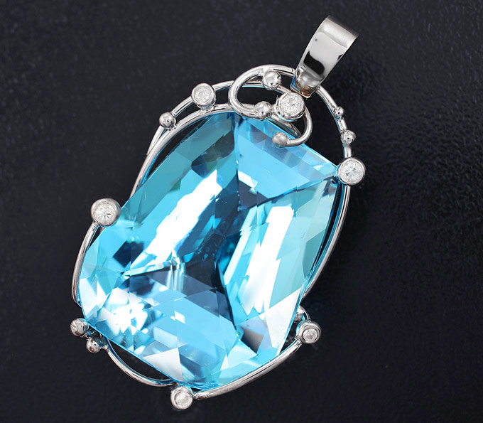 Золото Кулон с топазом авторской огранки и лейкосапфирами
