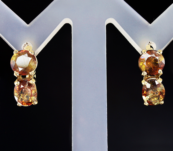 Золото Серьги с андалузитами