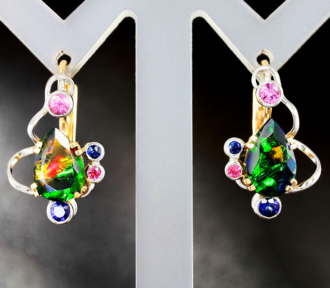 Золото Серьги с ограненными черными опалами, синими и розовыми сапфирами
