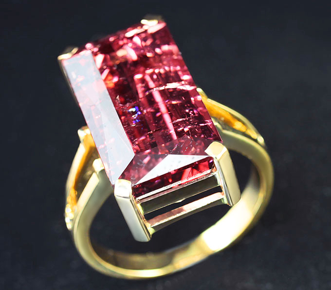 Золото Кольцо с крупным оранжевато-красным турмалином