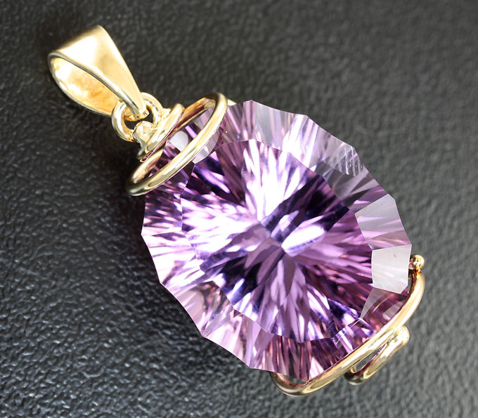 Золото Кулон с аметистом авторской огранки