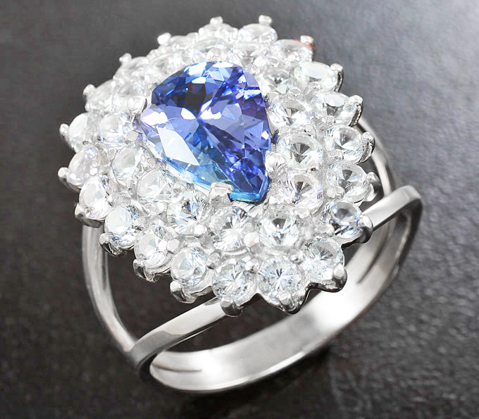 Серебро 925 Кольцо c чистейшим танзанитом и бесцветными топазами
