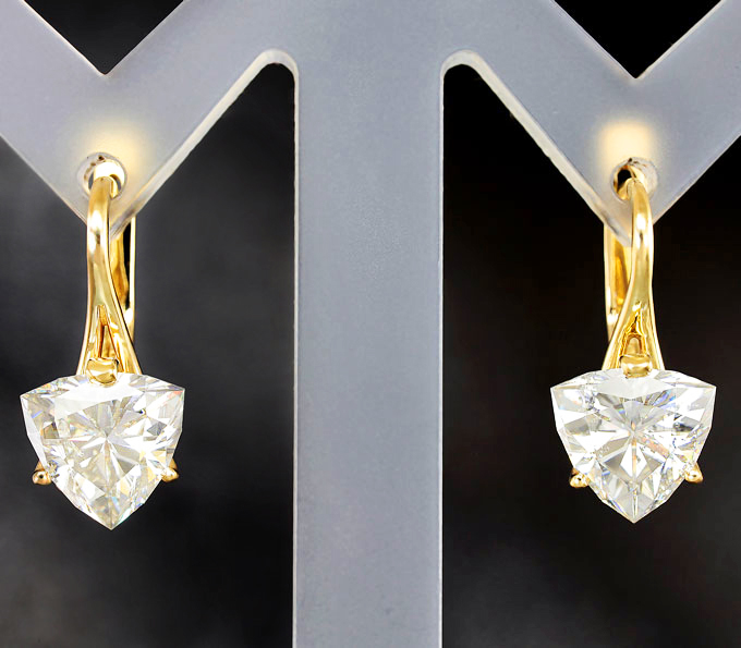 Золото Серьги с муассанитами