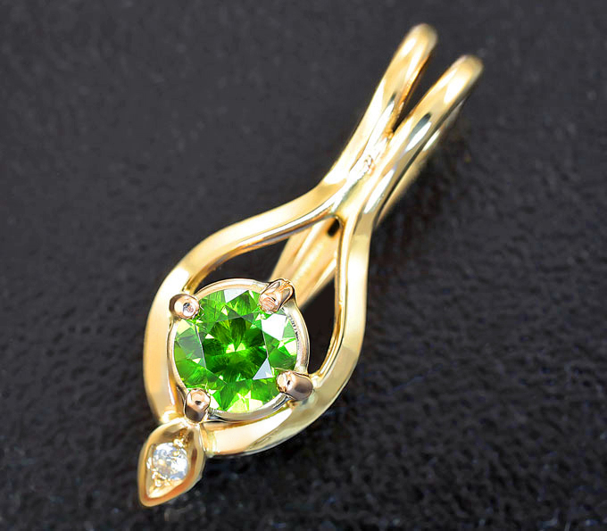 Золото Кулон с уральским демантоидом отличного цвета и бесцветным цирконом