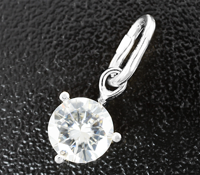 Золото Кулон с бесцветным муассанитом топовой огранки