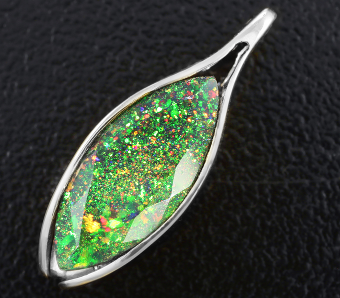 Золото Кулон с ограненным черным опалом