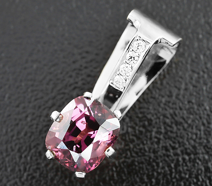 Золото Кулон с пурпурно-красной шпинелью и бриллиантами