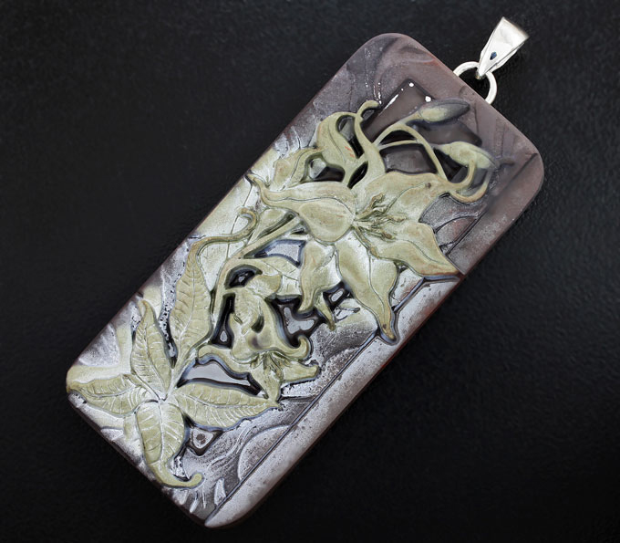 Серебро 925 Камея-подвеска «Лилии» из цельной яшмы