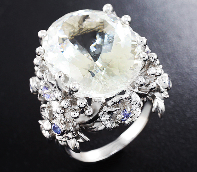 Серебро 925 Кольцо с крупным гошенитом и танзанитами