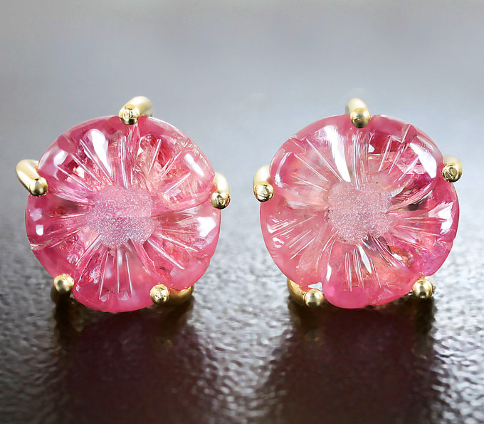 Золото Пусеты с резными розовыи сапфирами