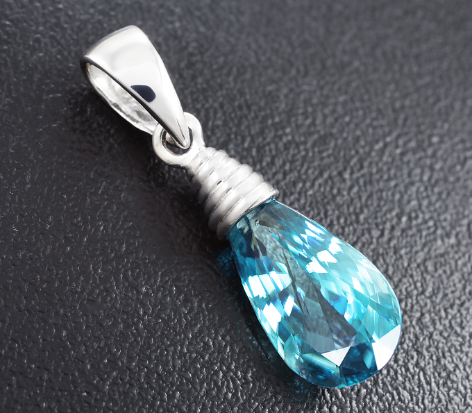 Серебро 925 Кулон с голубым цирконом
