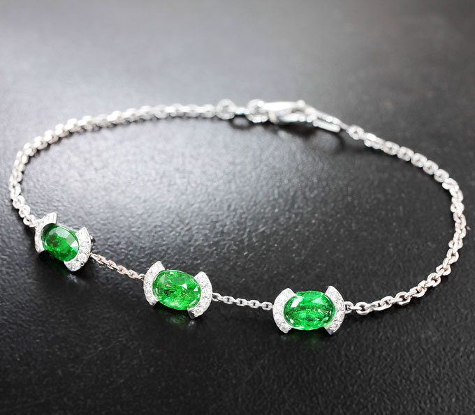 Золото Браслет с цаворитами гранатами и бриллиантами