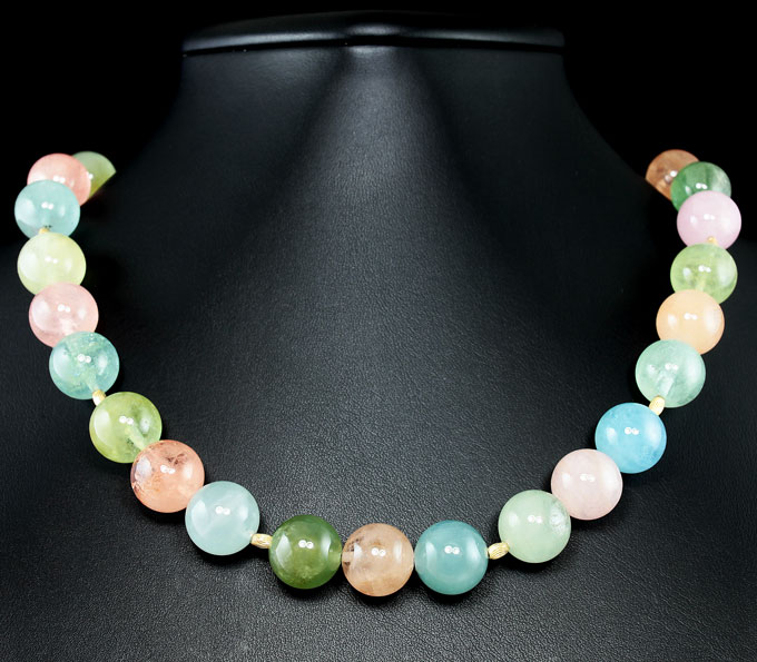 Золото Колье с разноцветными бериллами