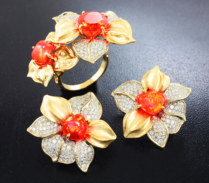 Золото Комплект с мексиканскими опалами и бриллиантами