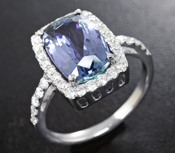 Золото Кольцо с полихромным танзанитом и бриллиантами