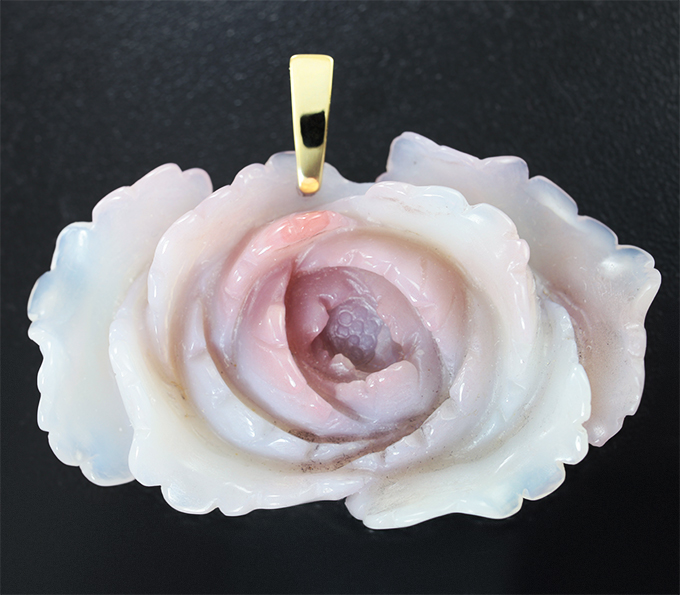 Золото Миниатюра-подвеска «Пион» из цельной яшмы 