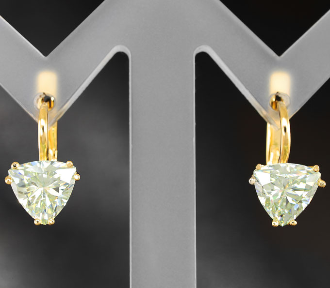 Золото Серьги с муассанитами