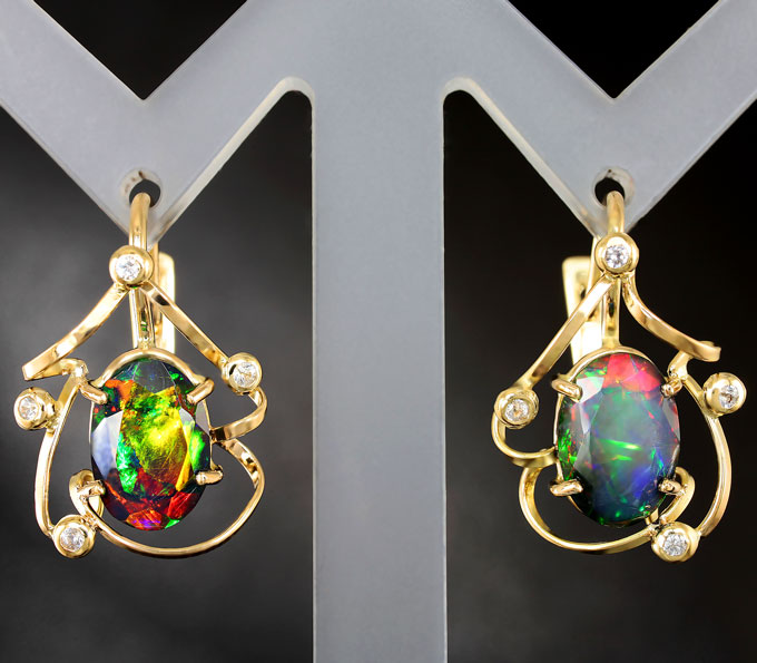 Золото Серьги с ограненными черными опалами и лейкосапфирами