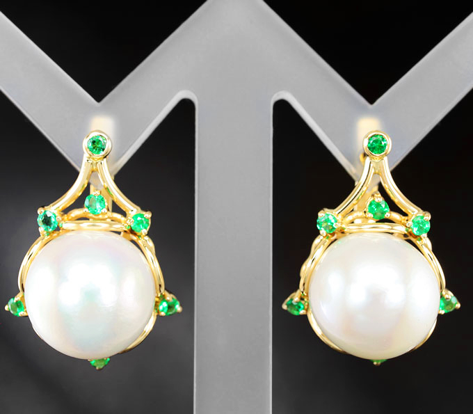 Золото Серьги с жемчугом и изумрудами