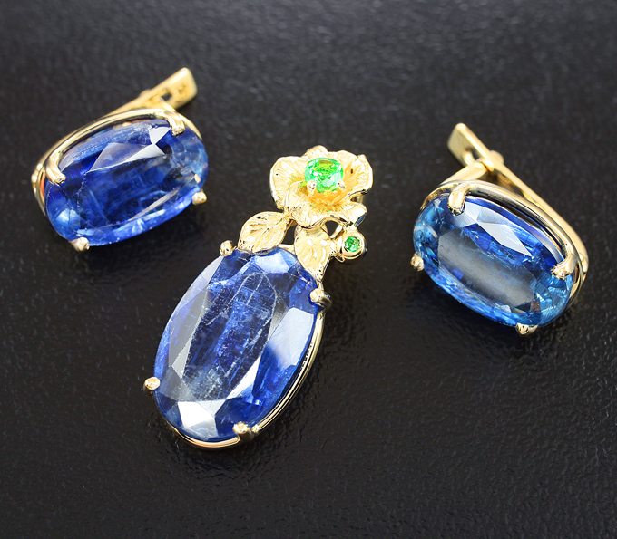 Золото Комплект с кианитами и цаворитом гранатом