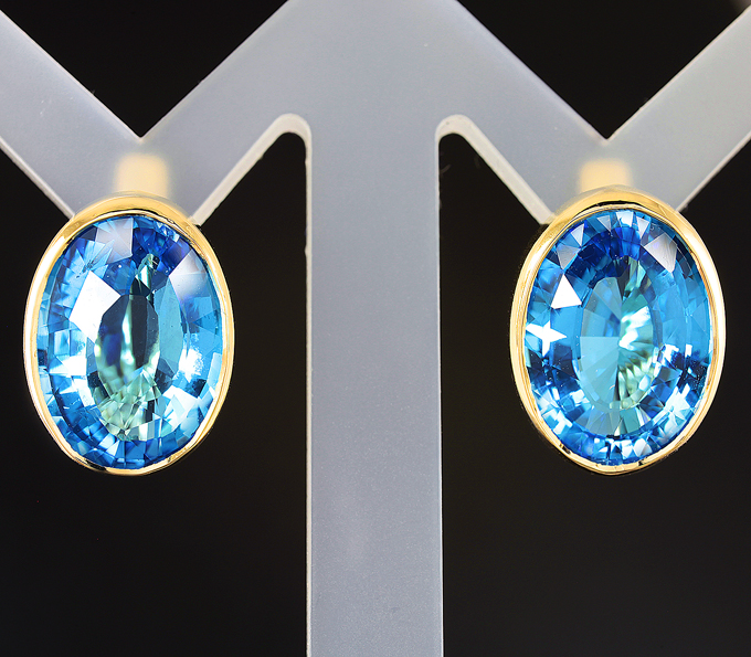 Золото Серьги с голубыми топазами