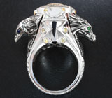 Перстень с разноцветными сапфирами и цаворитами гранатами