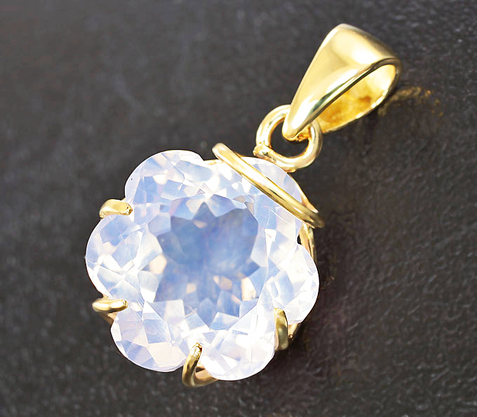 Золото Кулон с чистейшим лавандовым аметистом авторской огранки