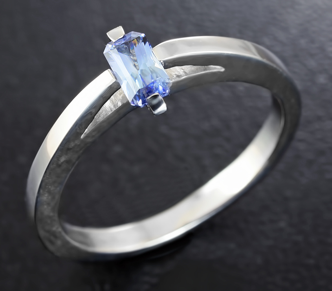 Золото Кольцо с бенитоитом