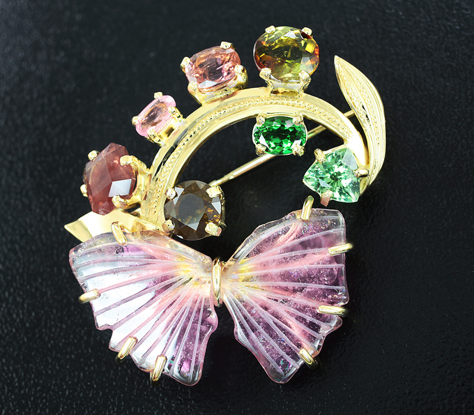 Золото Брошь/кулон с самоцветами