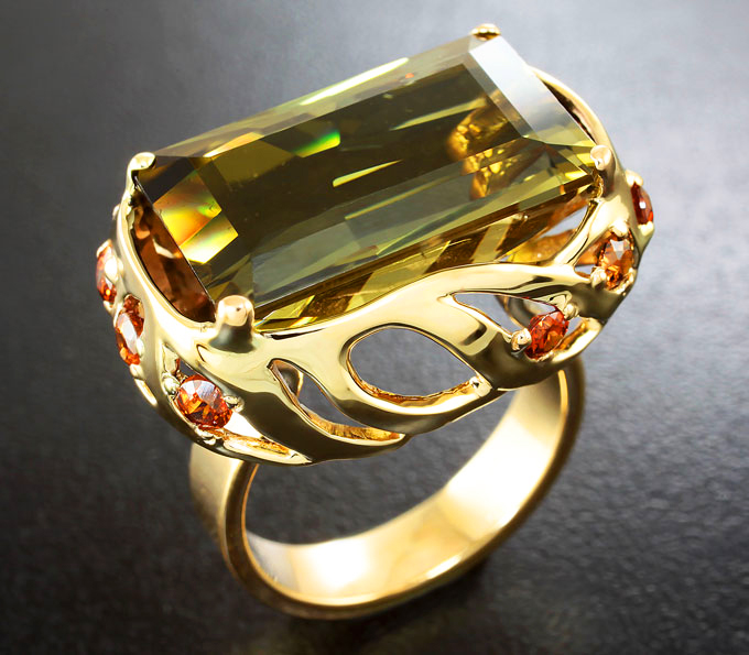 Золото Кольцо с чистейшим полихромным турмалином и коньячными цирконами
