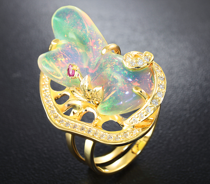 Золото Кольцо c кристаллическим эфиопским опалом, розовым сапфиром и бриллиантами