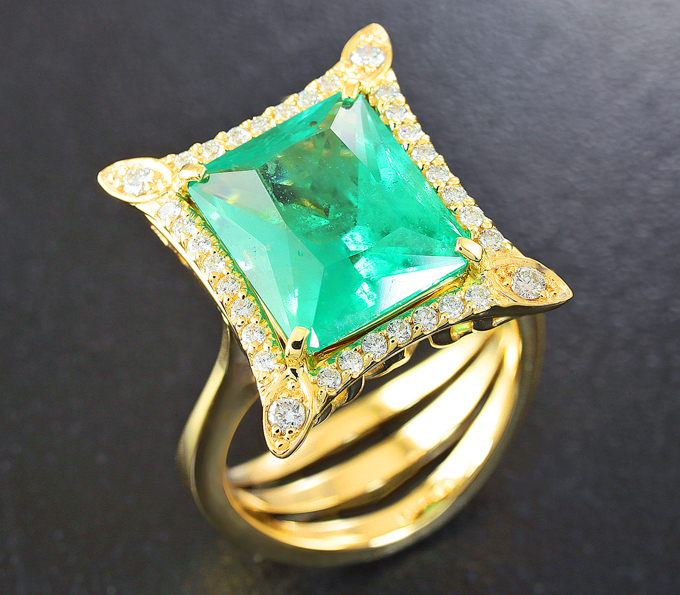 Золото Кольцо с уральским изумрудом и бриллиантами