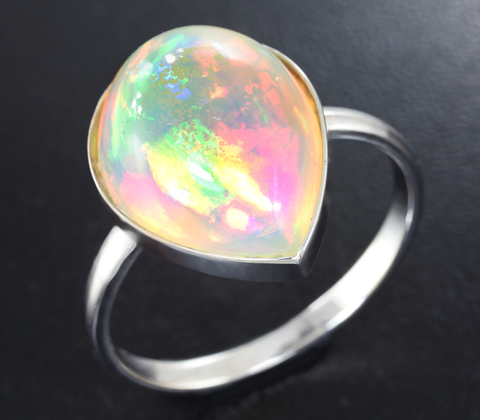 Золото Кольцо с кристаллическим эфиопским опалом