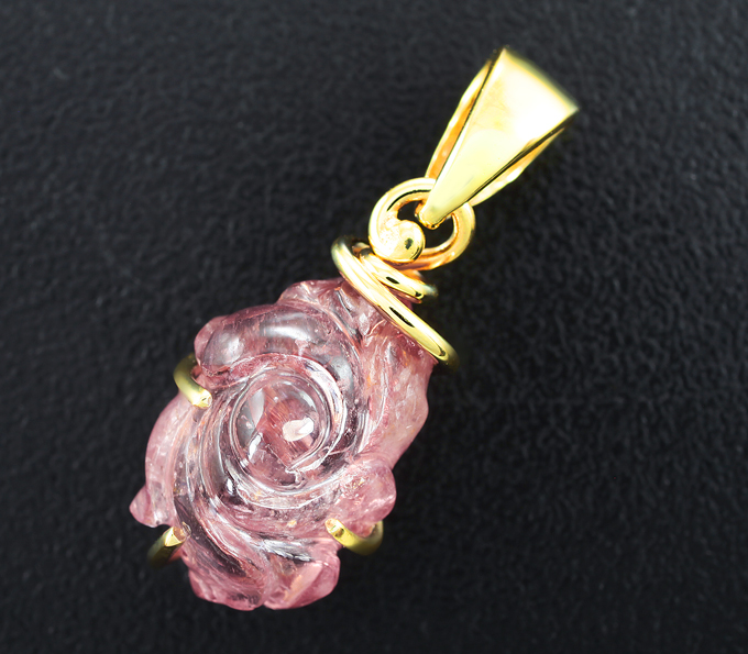 Золото Кулон с резной шпинелью падпараджа