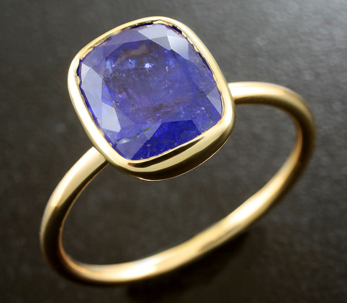 Золото Кольцо с насыщенным танзанитом