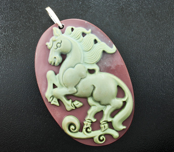 Серебро 925 Камея-подвеска «Персидский конь» из цельной яшмы