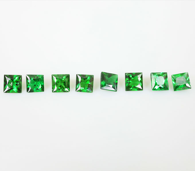 Набор из 8 изумрудно-зеленых турмалинов 0,73 карата