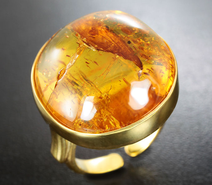 Золото Кольцо c бирманский янтарем с крылом насекомого