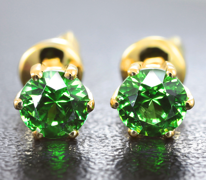 Золото Пусеты с уральскими демантоидами