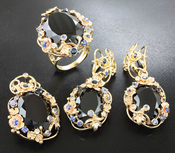 Золото Комплект с черными шпинелями, танзанитами, синими и бесцветными сапфирами