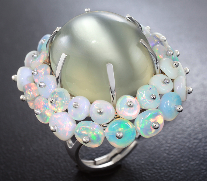 Золото Кольцо c лунным камнем с эффектом кошачьего глаза