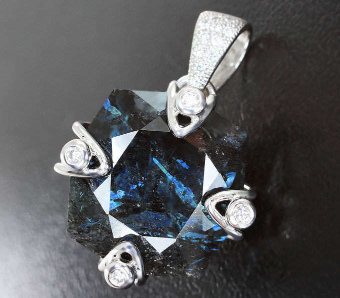 Золото Кулон с нууммитом и бриллиантами